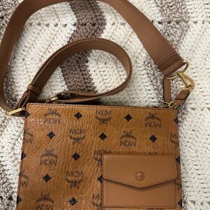 ❤️SOLD❤️MCM Aren Tan Crossbody Bag with Front Pocket